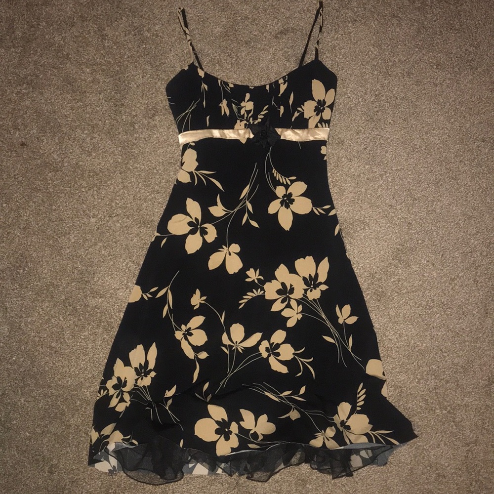 Black sleeveless dress